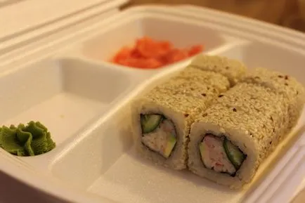 Masa de prânz în stil japonez sushi acasă și în restaurant