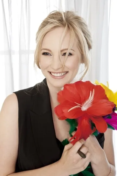 A hivatalos stílus Candice Accola