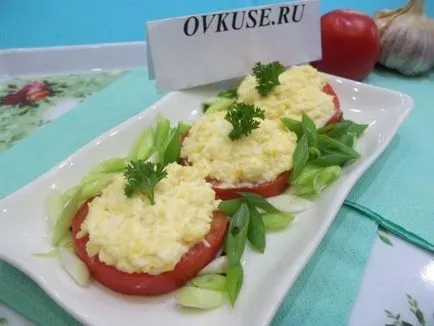 Tomate cu brânză topită