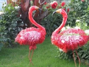 Розови фламинго в градина, лятна бизнес