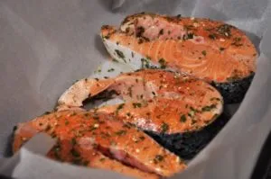 Сьомга Златна рибка в рецепта фурна с лимон и картофи гарнитура