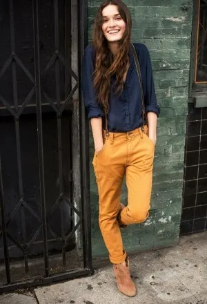 Saffron цвят в дрехите (цвят на шафран)