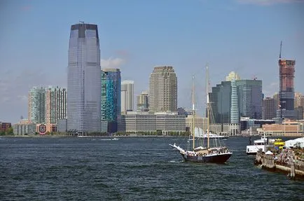 Szobor (Szabadság-szobor) és Staten aydend (Staten Island)