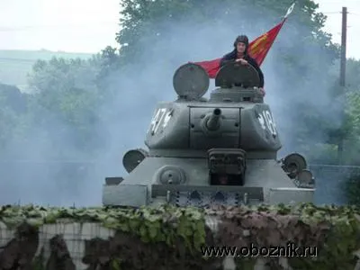 coloana Tank „Dmitry Donskoy“ în punctul central al diferitelor aspecte ale Războiului pentru Apărarea Patriei