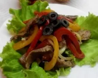 Meleg saláta pácolt marhahús - a recept egy fotó