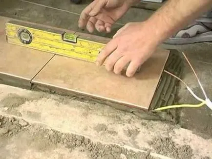 Полагане на плочки върху пода в банята - видео уроци