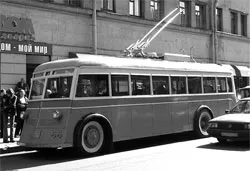 Interacțiunea vehicul cu transportul în comun - tramvai, troleibuz, autobuz, contra