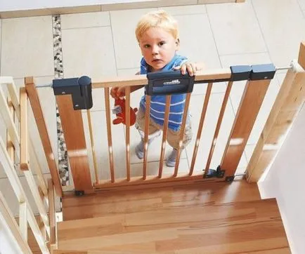 Gates a lépcsőn a gyermekek biztonsága tervezési lehetőségeket, lestnici