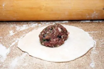 Khinkali - capodopera caucaziană cu carne tocată, condimente și ierburi