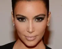 Steaua se completează până machiaj Kim Kardashian Fotografii Video