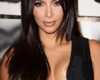 Steaua se completează până machiaj Kim Kardashian Fotografii Video