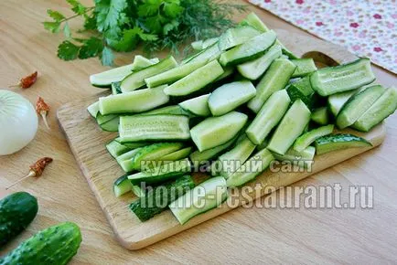 Salata de iarnă de castraveți „degete pentru femei“ rețetă cu o fotografie