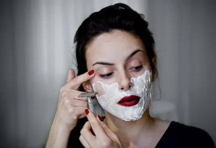 cosmetician Familiar a descoperit secretul cum să eliminați mustață Fuzz dezgustător și feminin de pe fata! și