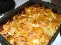 Картопля тушкована з м'ясом в духовці (тушкована) Картопля тушкована з м'ясом в духовці