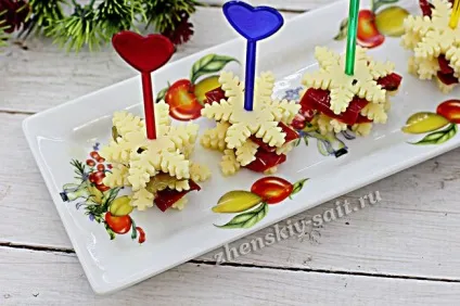 Канапе на святковий стіл, рецепти з фото в домашніх умовах (рецепти) Канапе на святковий стіл, рецепти з фото в домашніх умовах