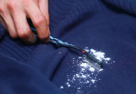 Как да изпере дрехите с моторно масло като на дисплея и премахване на петна
