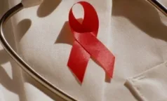 A halála esetén a kezeletlen HIV-disszidens lányának visszatért a bíróság - hírek