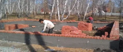 Кладка цегли в півтора цегли відео-інструкція по монтажу своїми руками, схема, фото і ціна (кладка) Кладка цегли в півтора цегли відео-інструкція по монтажу своїми руками, схема, фото і ціна