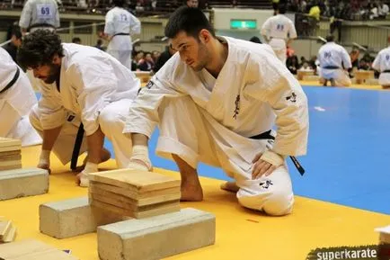 Respira uniform, cred că în mod clar! Tameshivari Ilya Karpenko - Karate Kyokushin in lumea artelor martiale