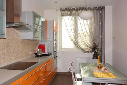 Függöny tervezési ötletek a konyhában fénykép, függöny modell belsejében egy kis konyha, új elemek a kezüket,