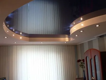 Design-ul plafonului în hol și o fotografie dublu cu două niveluri, camera de interior cu pat supraetajat