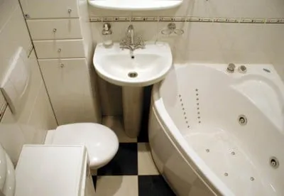 Душ или вана в малка баня е по-добре да се инсталира