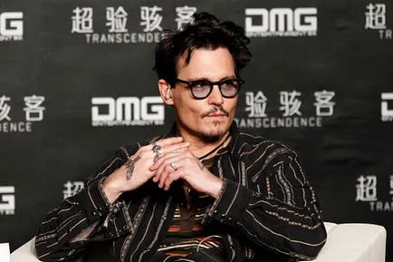 Dzhonni Depp a aratat un inel de logodna si a spus nunta, bârfă