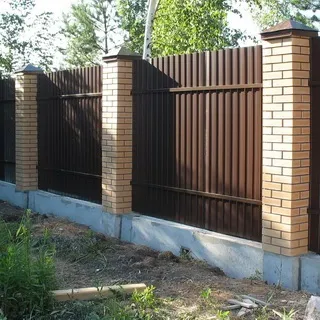 Комбіновані паркани для дачі фото дерев'яних та інших огорож, етапи будівництва своїми (комбіновані) Комбіновані паркани для дачі фото дерев'яних та інших огорож, етапи будівництва своїми