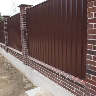 Комбіновані паркани для дачі фото дерев'яних та інших огорож, етапи будівництва своїми (фото) Комбіновані паркани для дачі фото дерев'яних та інших огорож, етапи будівництва своїми