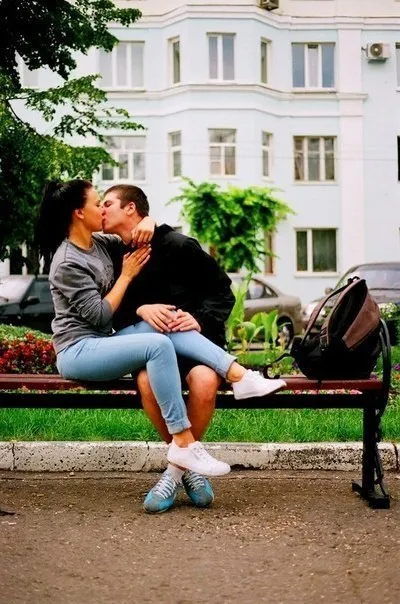 Коли він обіймає мене своїми сильними руками, мені нічого не страшно