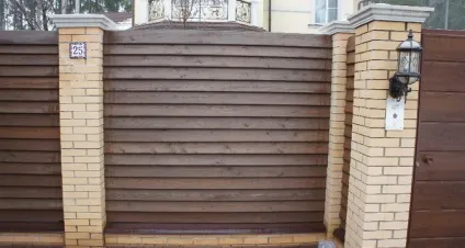 Комбіновані паркани для дачі фото дерев'яних та інших огорож, етапи будівництва своїми (паркани) Комбіновані паркани для дачі фото дерев'яних та інших огорож, етапи будівництва своїми