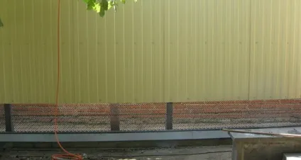 Комбіновані паркани для дачі фото дерев'яних та інших огорож, етапи будівництва своїми (дачі) Комбіновані паркани для дачі фото дерев'яних та інших огорож, етапи будівництва своїми