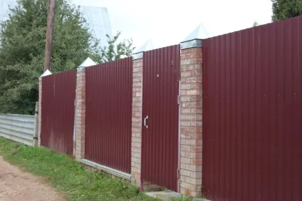 Комбіновані паркани в Москві, ціна недорога, будівництво комбінованих заборів з цегляними (ціна) Комбіновані паркани в Москві, ціна недорога, будівництво комбінованих заборів з цегляними