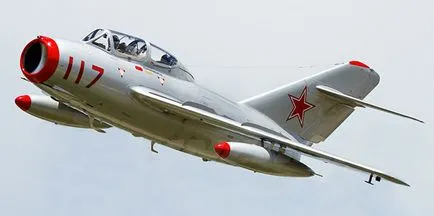 МиГ-15 самолет борба употреба, спецификации и въоръжение