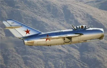 МиГ-15 самолет борба употреба, спецификации и въоръжение