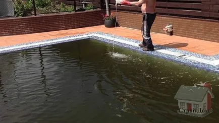Cum pentru a curăța piscina cu mâinile lor