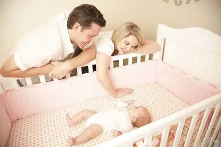 Cum să învețe copilul să doarmă în patul său separat de părinții lor