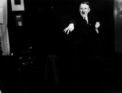 Як гітлер готувався до виступів рідкісні кадри, на яких зображений фюрер під час репетицій (фюрер) Як гітлер готувався до виступів рідкісні кадри, на яких зображений фюрер під час репетицій