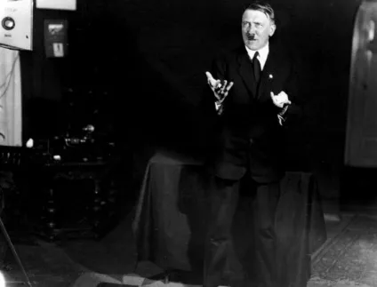 Як гітлер готувався до виступів рідкісні кадри, на яких зображений фюрер під час репетицій (виступам) Як гітлер готувався до виступів рідкісні кадри, на яких зображений фюрер під час репетицій