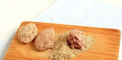 Котлети в панірувальних сухарях рецепти з фото крок за кроком (сухарях) Котлети в панірувальних сухарях рецепти з фото крок за кроком