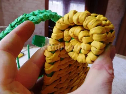 Кошик великодня курочка з газетних трубочок (майстер) Кошик великодня курочка з газетних трубочок