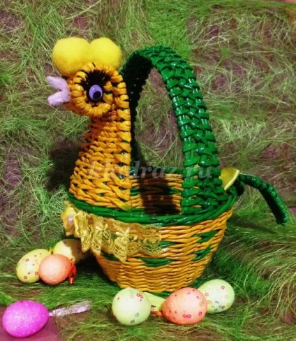 Кошик великодня курочка з газетних трубочок (великодня) Кошик великодня курочка з газетних трубочок