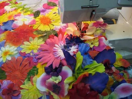 Как да шият дрехи, изработени от изкуствени цветя