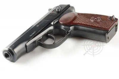 De ce vis de un pistol o femeie sau un bărbat, trage sau mâner