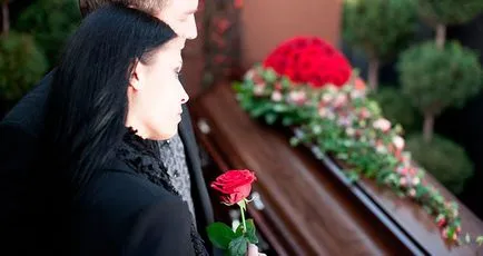 Amikor a betakarítás koszorúk sírok Funeral
