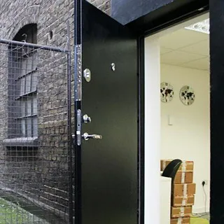 Дизайнът на предните видове фото врата и как да се изгради на вратата в частния дом