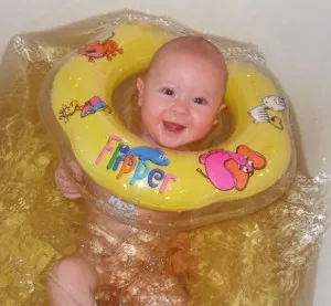 Къпането новородено бебе в голяма вана, блог за здравословен начин на живот!