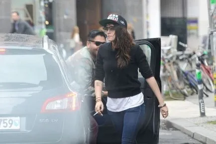 Kristen Stewart continuă să fumeze și să trimită paparazzi