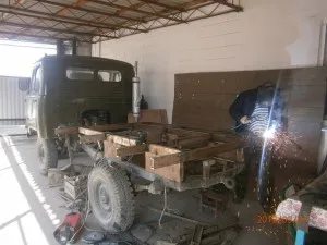 Corp UAZ 3303 de metal repararea și platforme de lemn