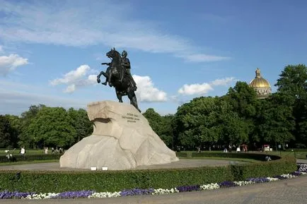 Бронзовата конник - паметник на Петър Велики в Санкт Петербург и